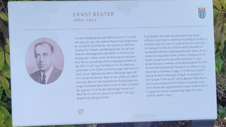Gedenktafel fr Ernst Reuter in der Siedlung Elsengrund